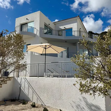 Coral Bay Hills